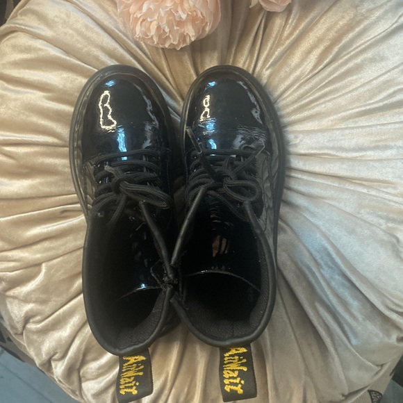 🎀 Dr Martens Kids Unisex 1460 J Combat Boots Patent Leather Black Size 2 - Picture 4 of 7
